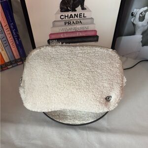 Lulu Lemon Everywhere Belt Bag Women's Cream Fleece Bag NWT